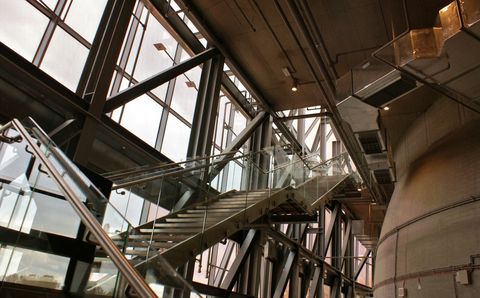 Почему индустриальный стиль доминирует в пентхаусах Москвы 2026-2027