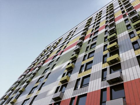 Какие климатические нагрузки определяют выбор фасадных материалов в Подмосковье?