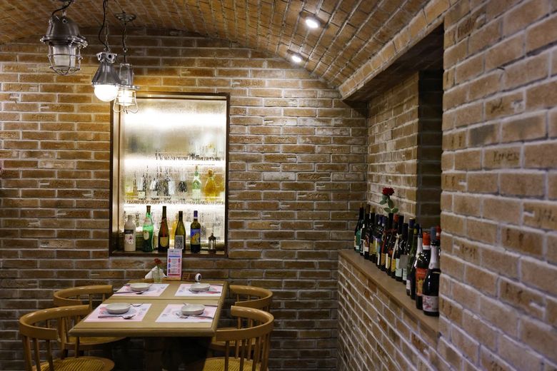 Какие требования предъявляют к материалам винных стеллажей?